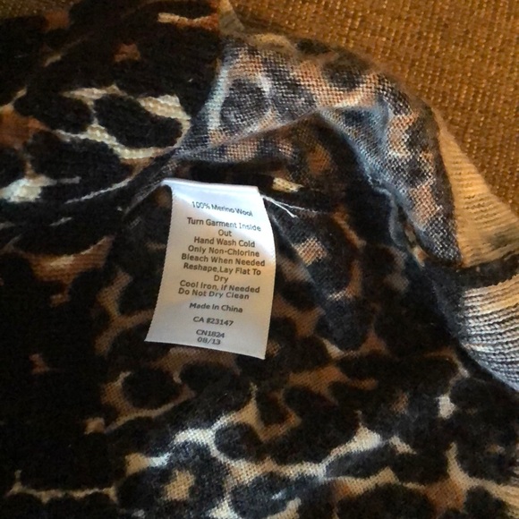 Talbots 100% wool luscious cheetah print crewneck - Picture 4 of 5